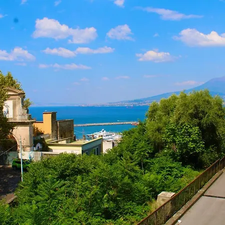 Apartment Giusy's House. Strategic Geographic Location! Castellammare di Stabia
