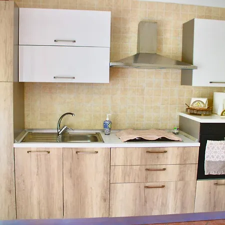 Apartment Giusy's House. Strategic Geographic Location! Castellammare di Stabia